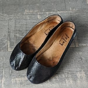 FS/NY French Sole Zeppa Black Snake Wedge Flats BX148